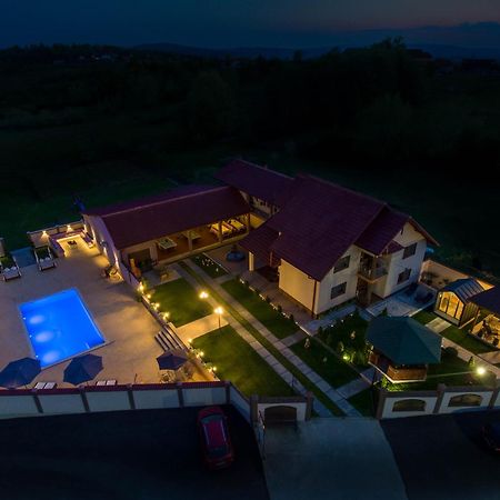 Pensiunea Adrian Novaci-Străini Dış mekan fotoğraf